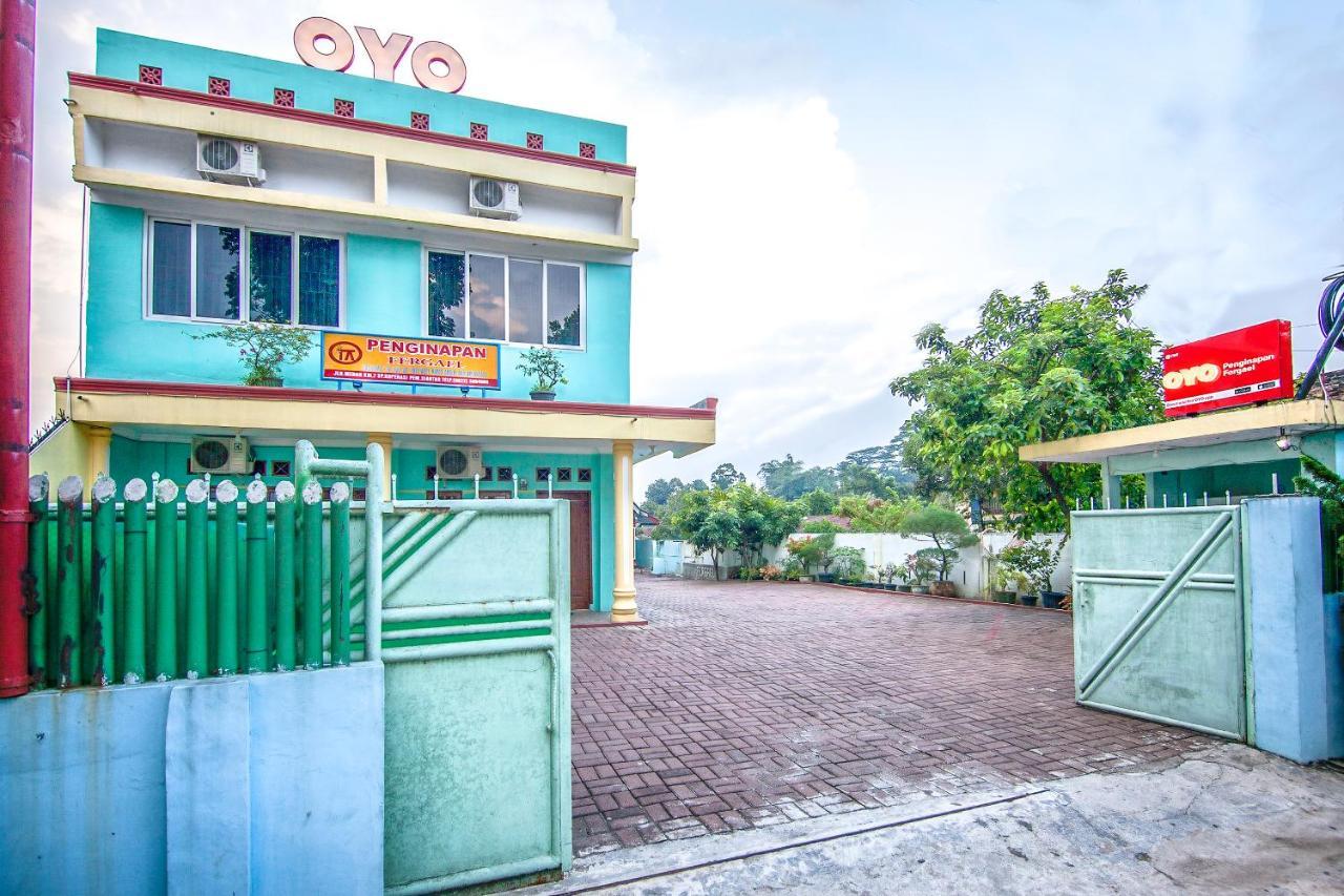 Oyo 796 Penginapan Fergael Pematangsiantar Exterior photo